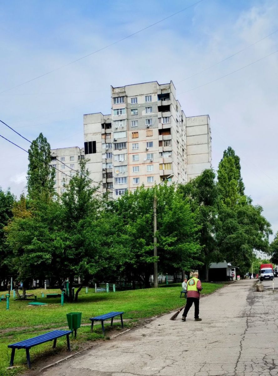Перевірили стан прибудинкових територій в Немишлянському районі комунальники: Новини Харкова